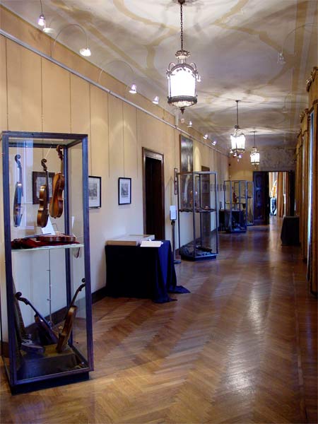 exhibition historical musical instruments Orpheon Foundation