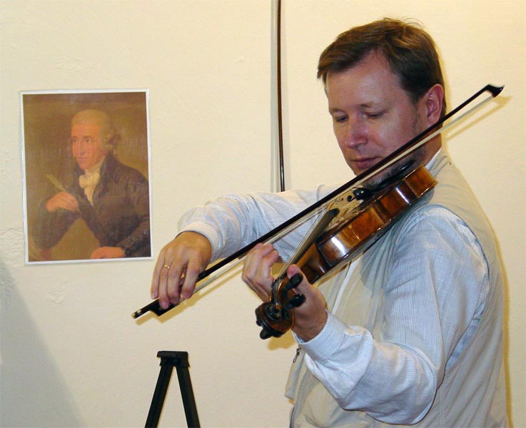 Sviatoslav Belogonov playing a viola from the Orpheon Foundation