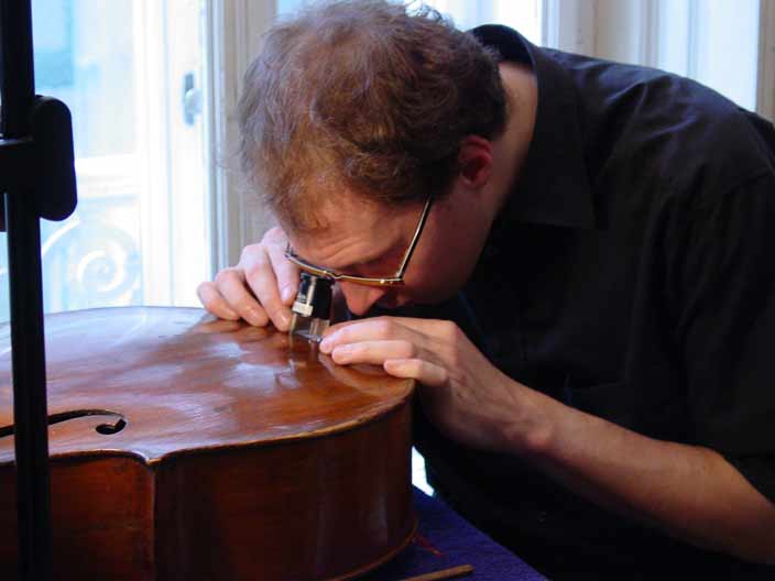 Dr. Beuting measuring a violoncello