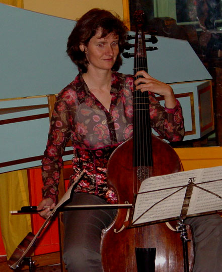 Angelika Thomas with viola da gamba